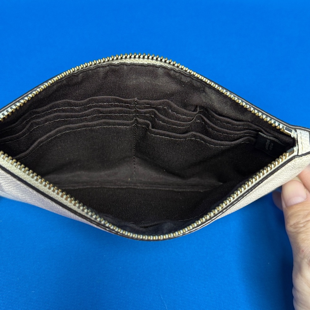 COACH LARGE PEBBLE LEATHER ZIP TOP CREDIT CARD POUCH / CLUTCH IN CHALK COLOR - Picture 15 of 15